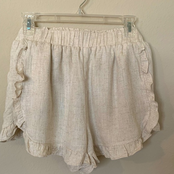 Linen Ruffle Short - Picture 2 of 4